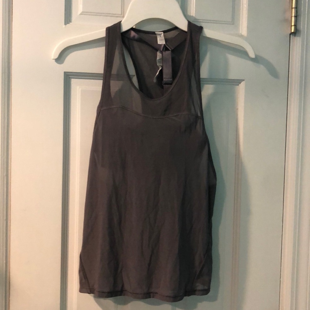 Women’s gray Lululemon lightweight tank with built in bra